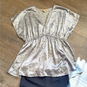 Jonathan Martin V-neck blouse in silver- Size L